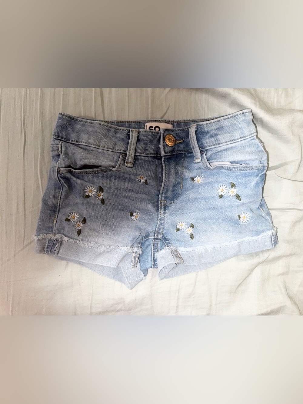 SO Girls Size 6X Light Wash Daisy Embroidered Denim Shorts Cuffed Hem